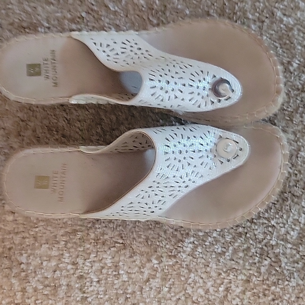 White Mountain small Wedge shoes